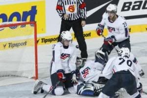 Cade Fairchild (27) goes to his knees to stop a shot in the 2007 U-18 World Junior Championships