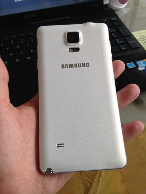 Galaxy Note 4 N910G white & LG LTE 3 F260S white - 3