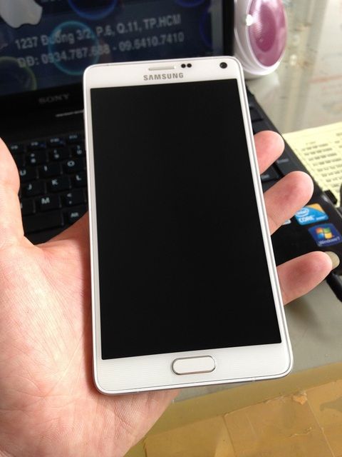 Galaxy Note 4 N910G white & LG LTE 3 F260S white