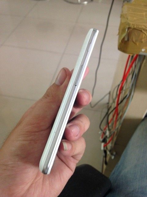 Galaxy Note 4 N910G white & LG LTE 3 F260S white - 6