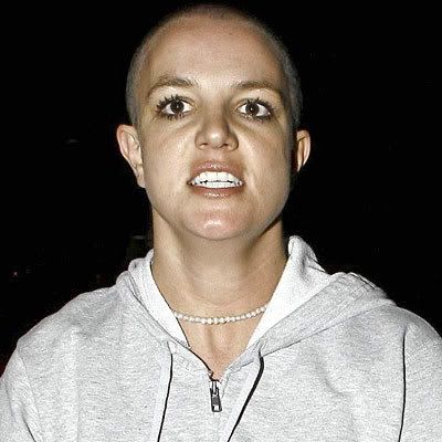 britney spears bald. BRITNEY SPEARS (OBVIOUUUUUS!)