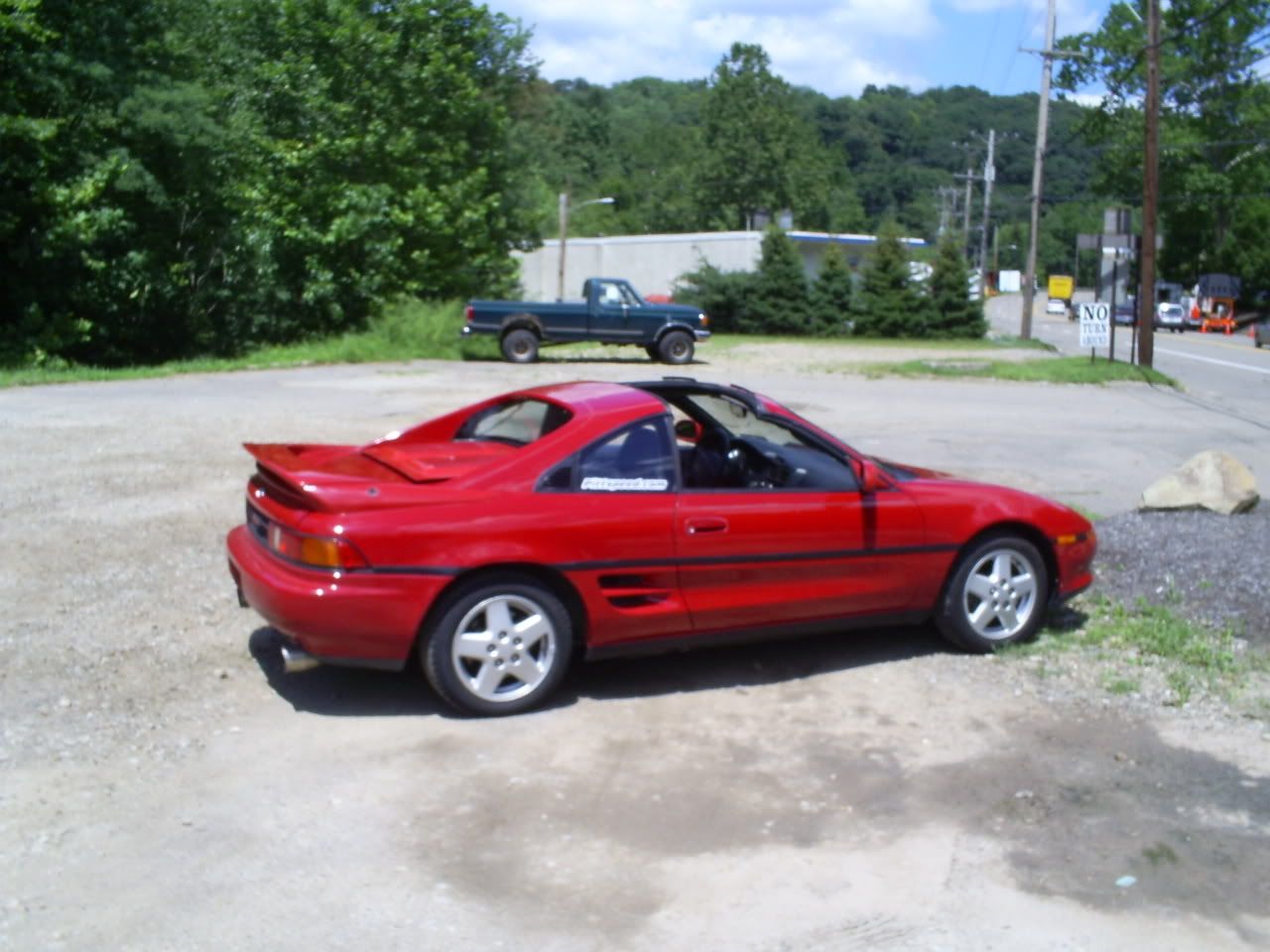 http://i92.photobucket.com/albums/l37/burnyd/Mr2%20pics/s5030168.jpg