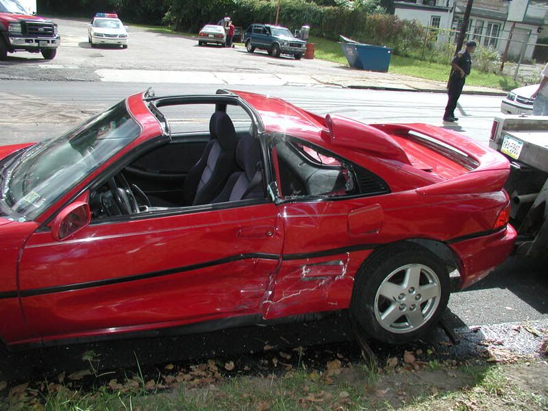 http://i92.photobucket.com/albums/l37/burnyd/mr2%20Accident/P1010013.jpg