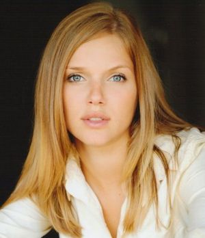 Tracy Spiridakos Charlie Matheson Revolution